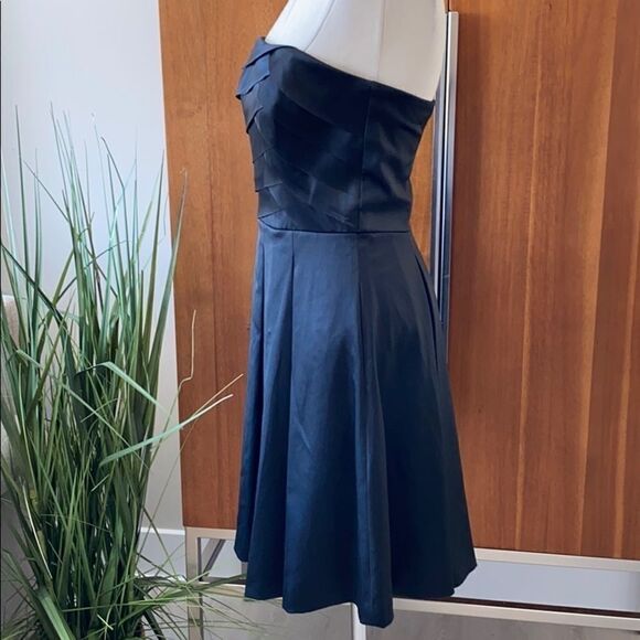 White House Black Market Strapless Pleated ‎ Cocktail Dress Black 4 EUC - Picture 2 of 8